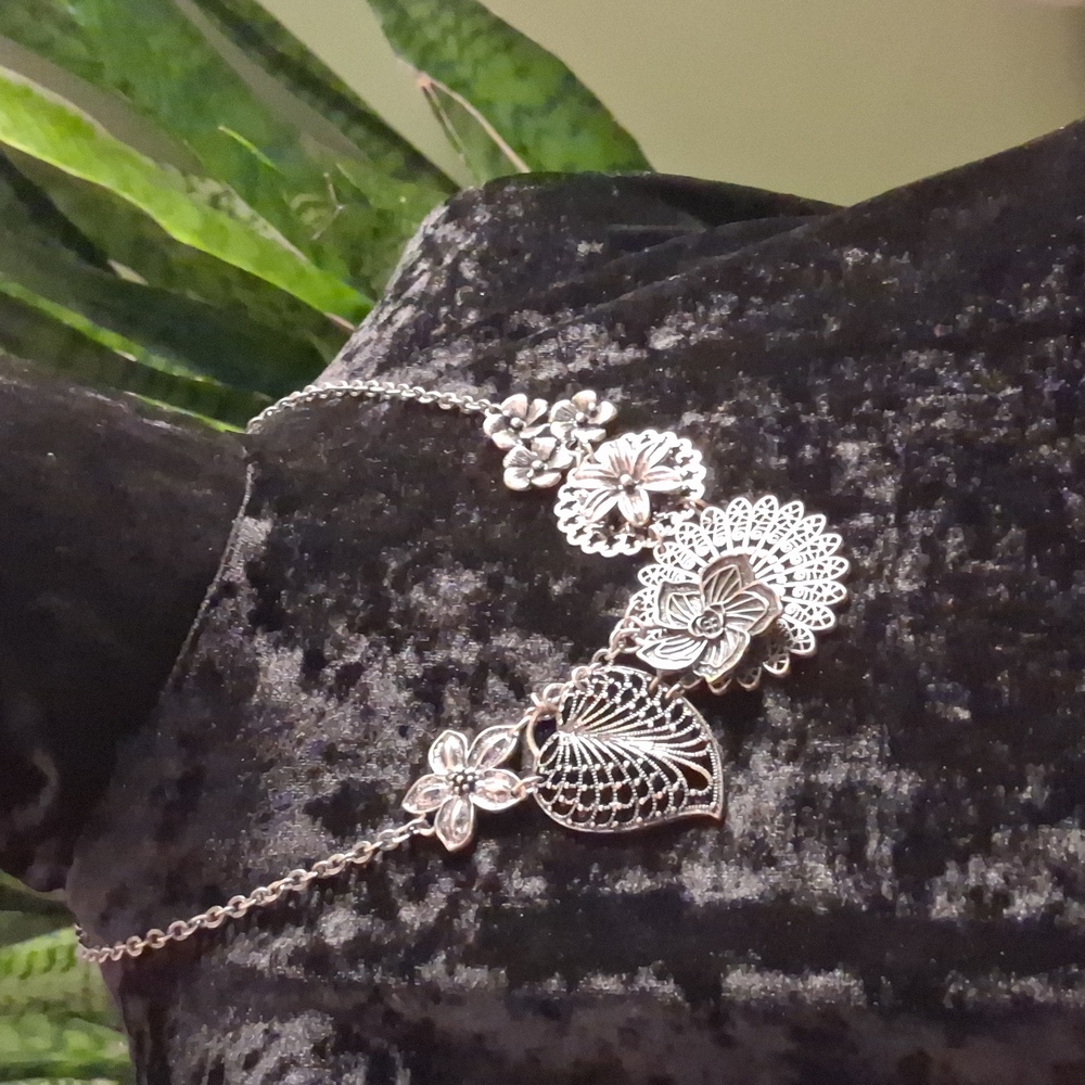 Premier Designs Silver Floral Charm Necklace - Picture 5 of 8